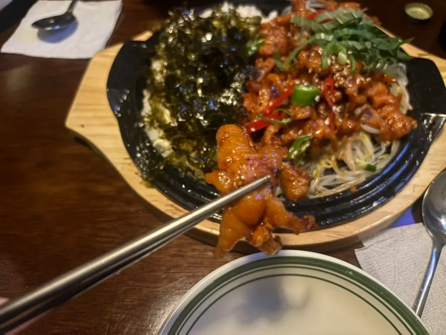 밥과 숙주가 함께 나온 직화불닭발