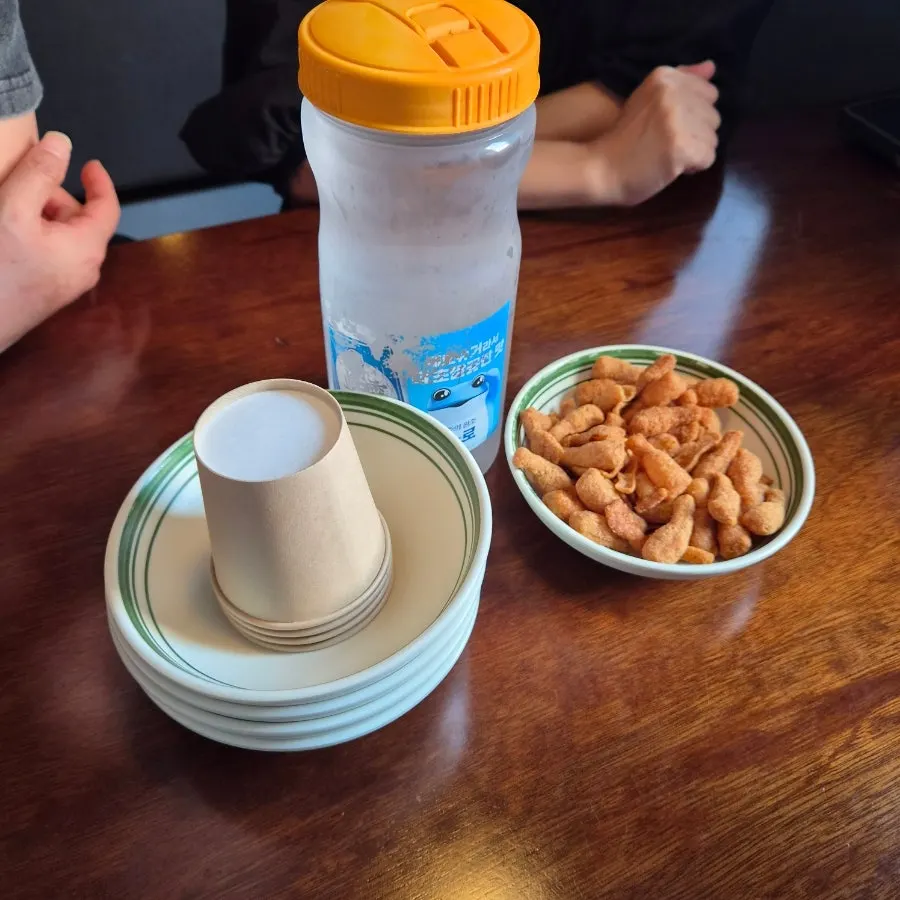 A plate with the complimentary chicken-leg snack