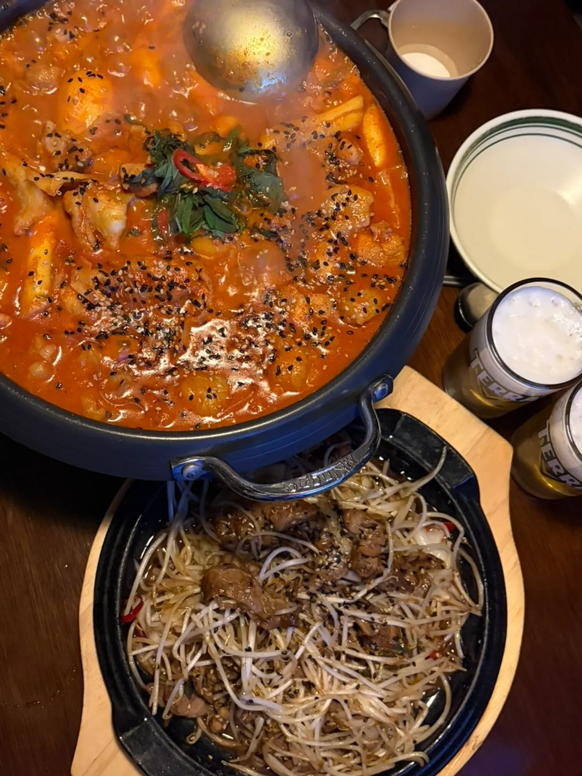 Basic side dishes and drinks on the room table