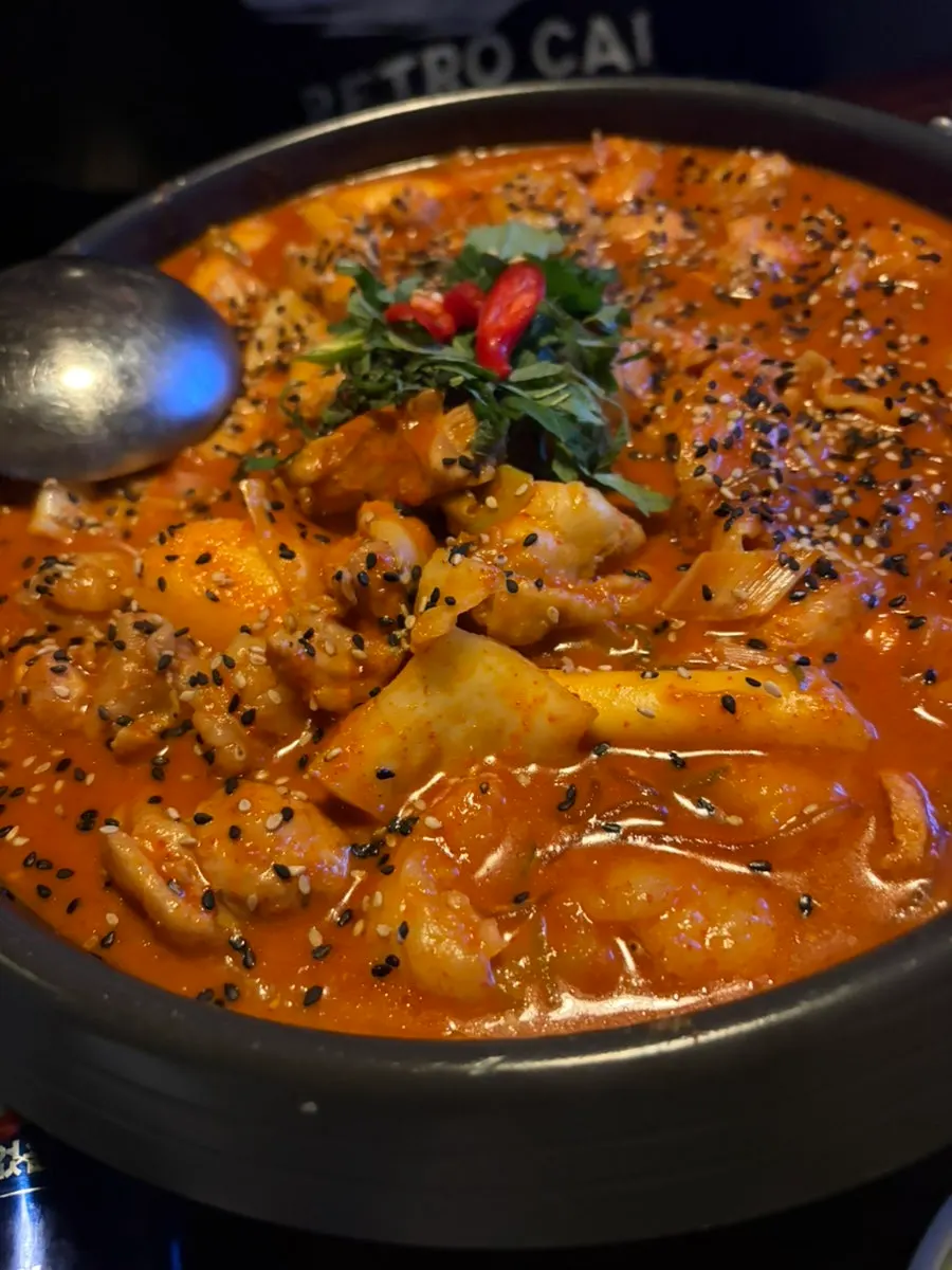 Gopdoritang broth simmering in the pot