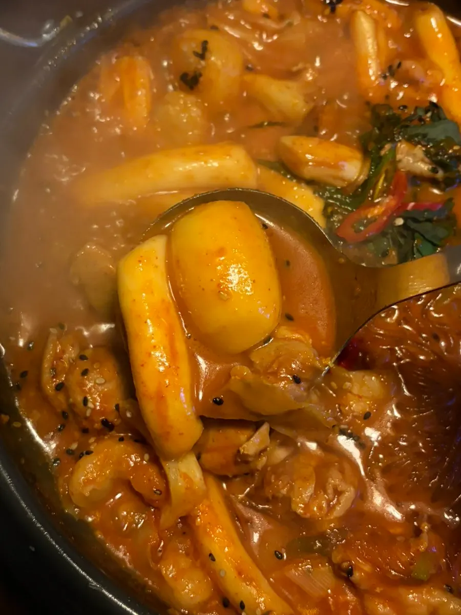 Glass noodles and broth in the gopdoritang