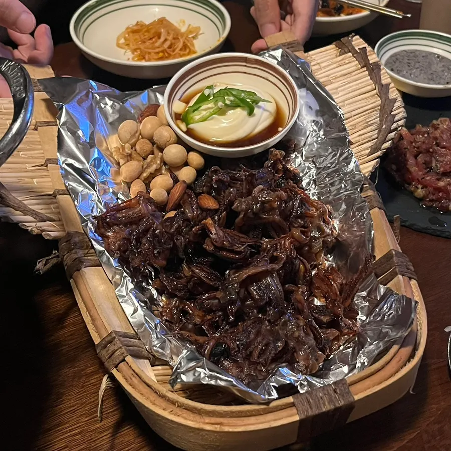 A drinking table spread featuring the gopdoritang