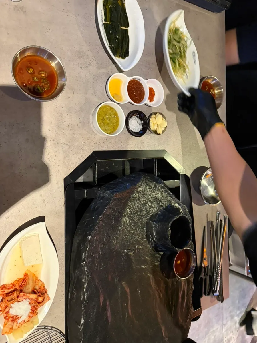 쏘삼208 수원역점 테이블 세팅