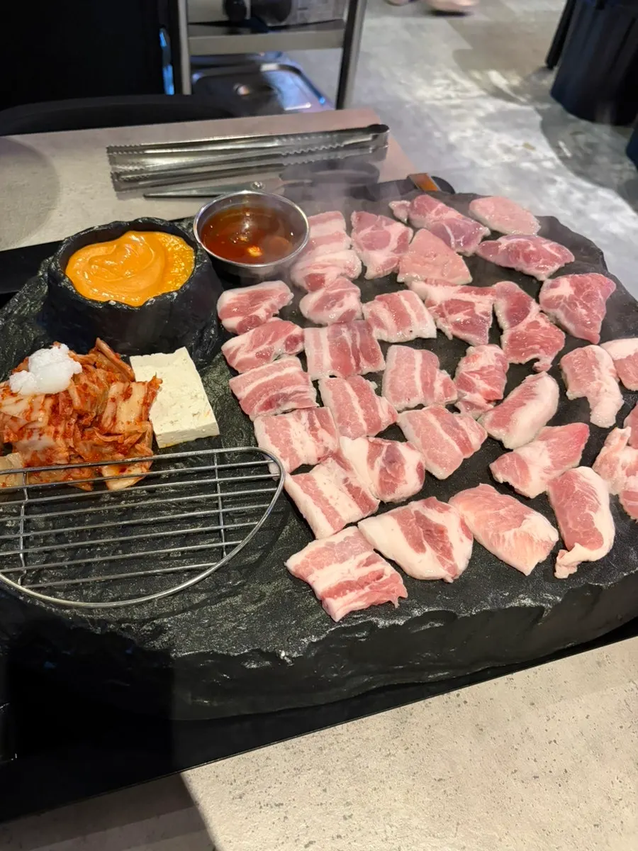 쏘삼208 수원역점 고기와 곁들임 소스