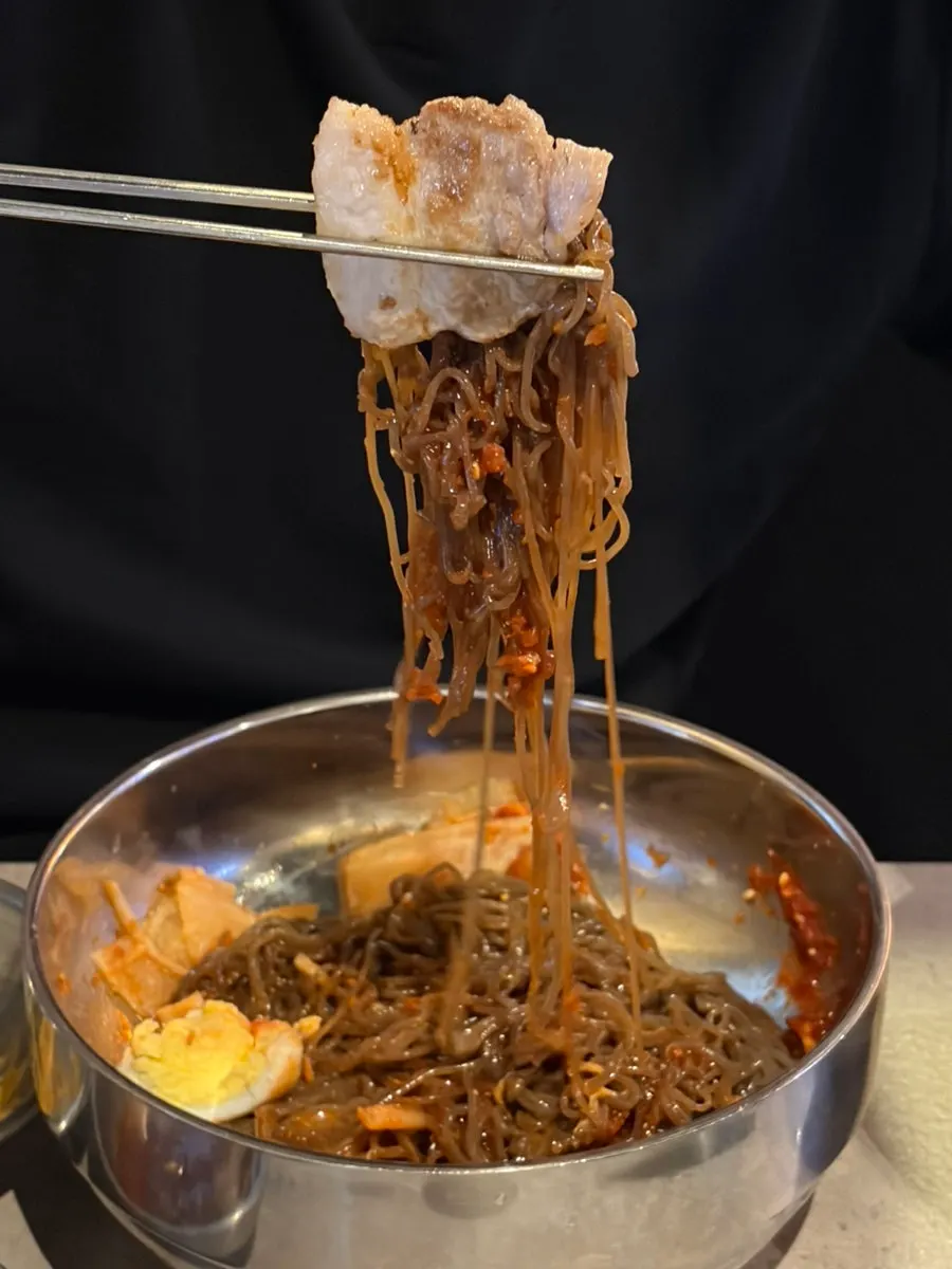 비빔냉면 한 그릇