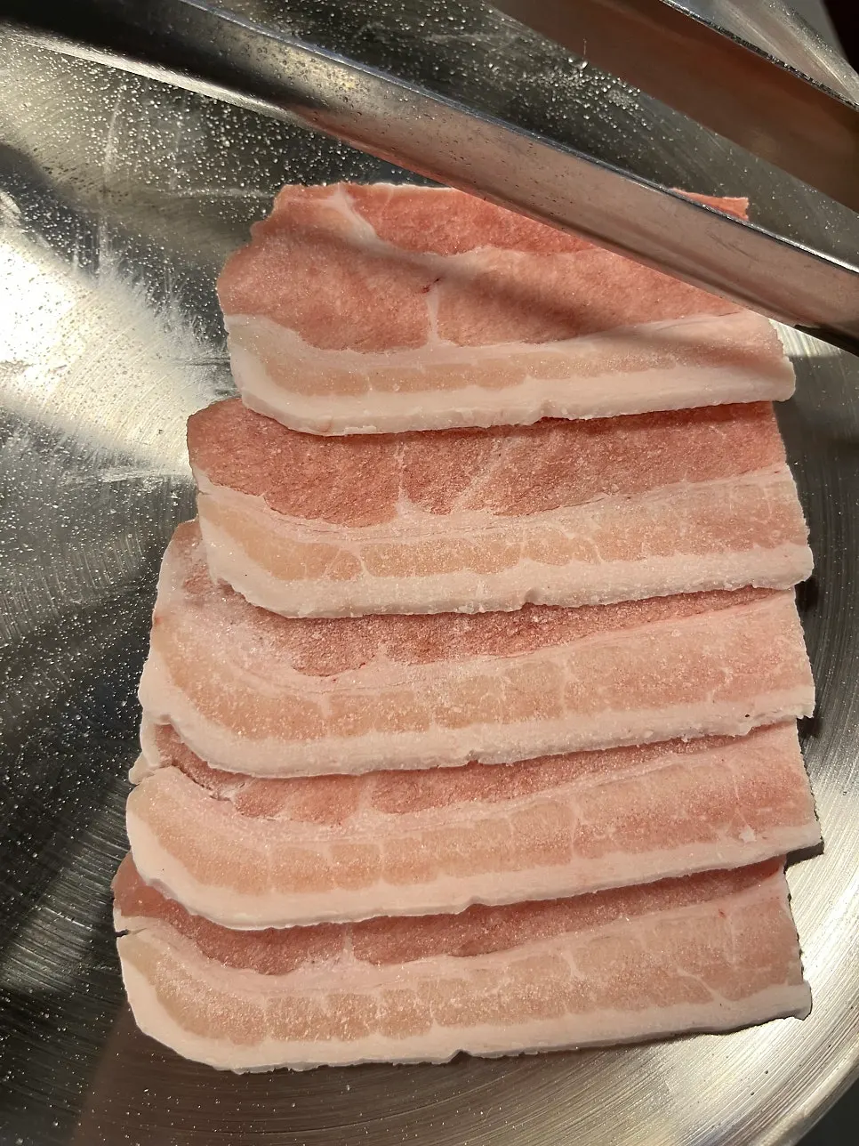접시에 담겨 나온 4미리 냉삼