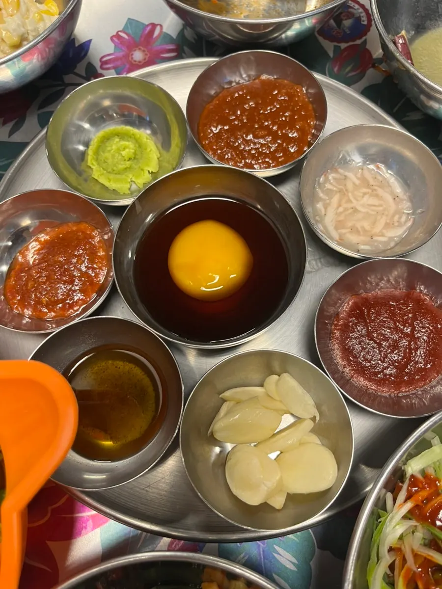 바삭하게 구워진 냉삼 한 점
