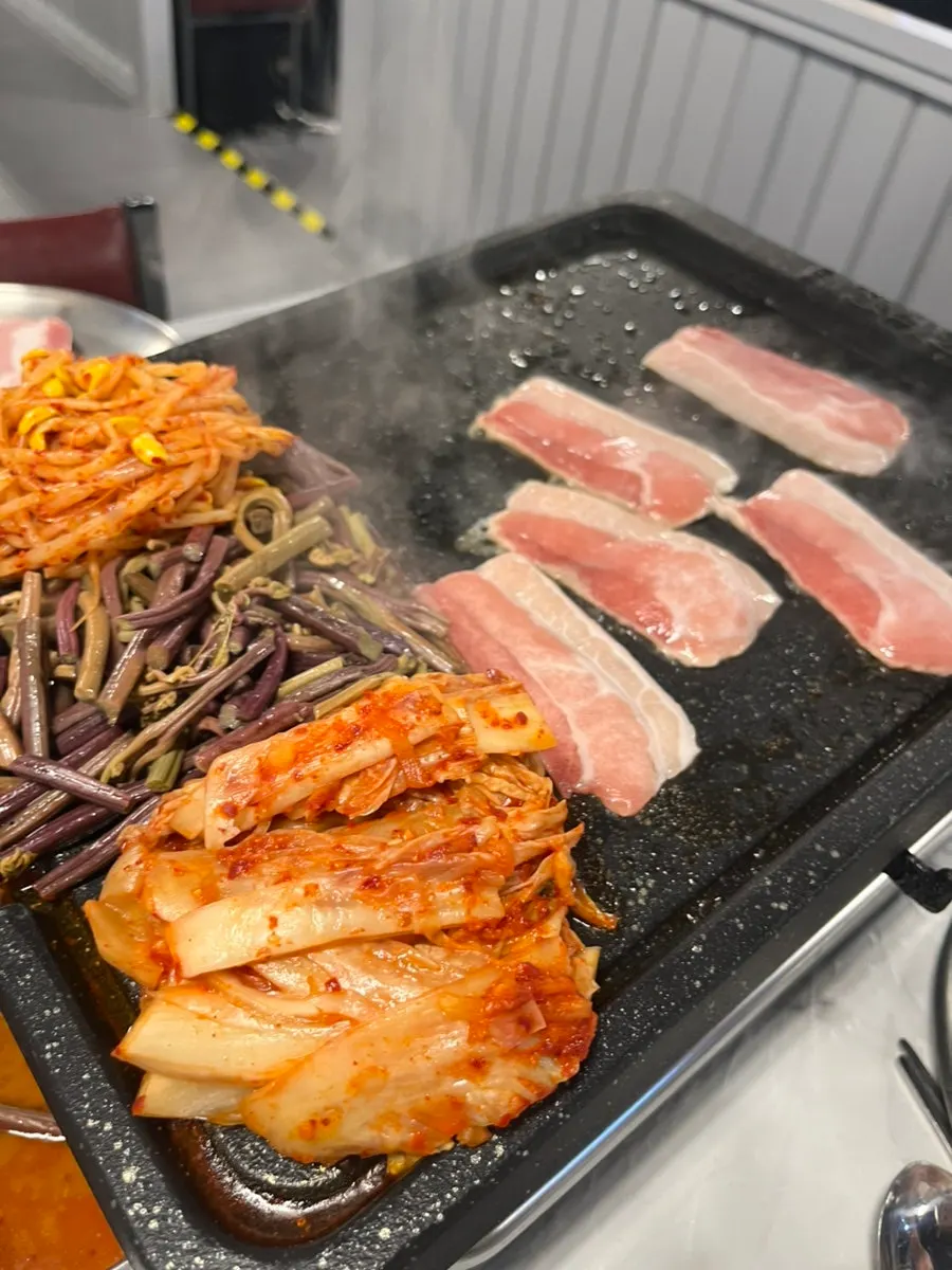 식사를 마무리한 테이블 모습
