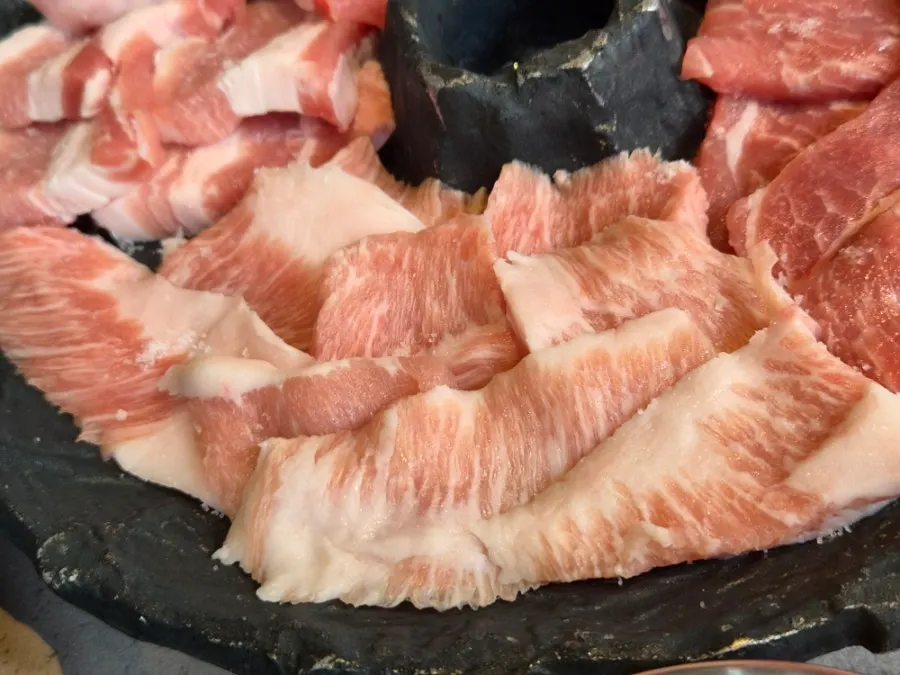 모둠돌판에 포함된 천겹살