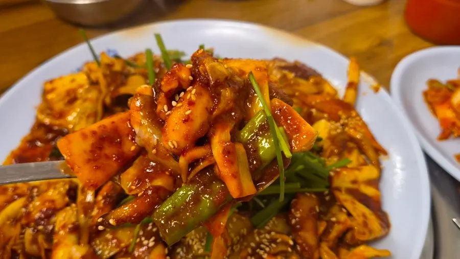 A plate of bulnakji-bokkeum at Daseon Kalguksu