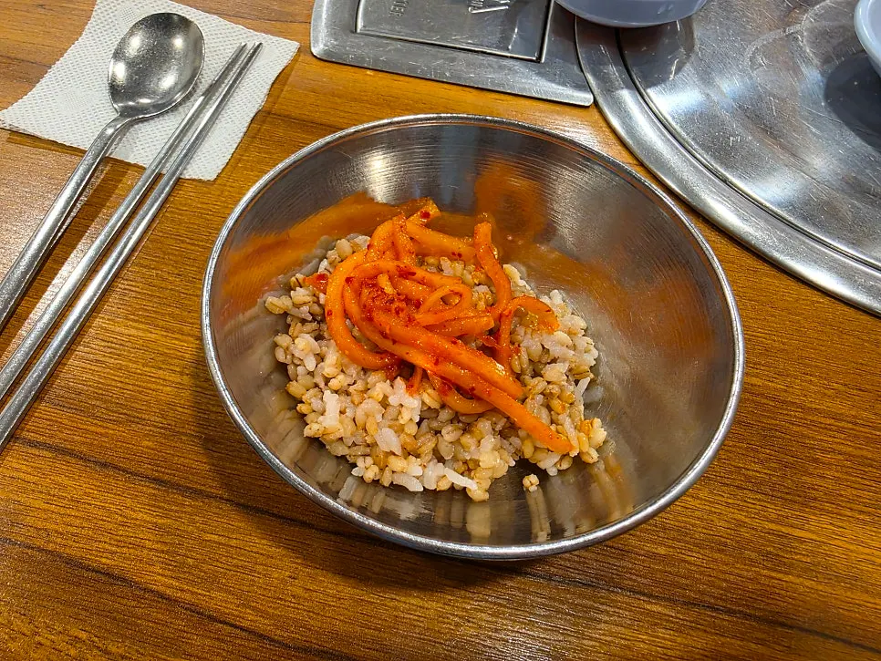 拌入火炒章鱼酱汁的大麦饭