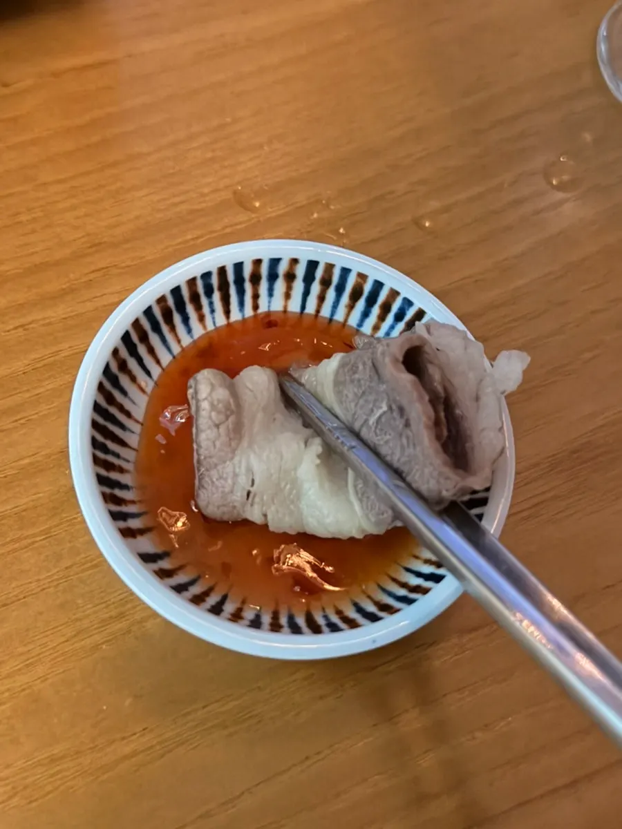 익어가는 소고기와 청경채 스키야끼