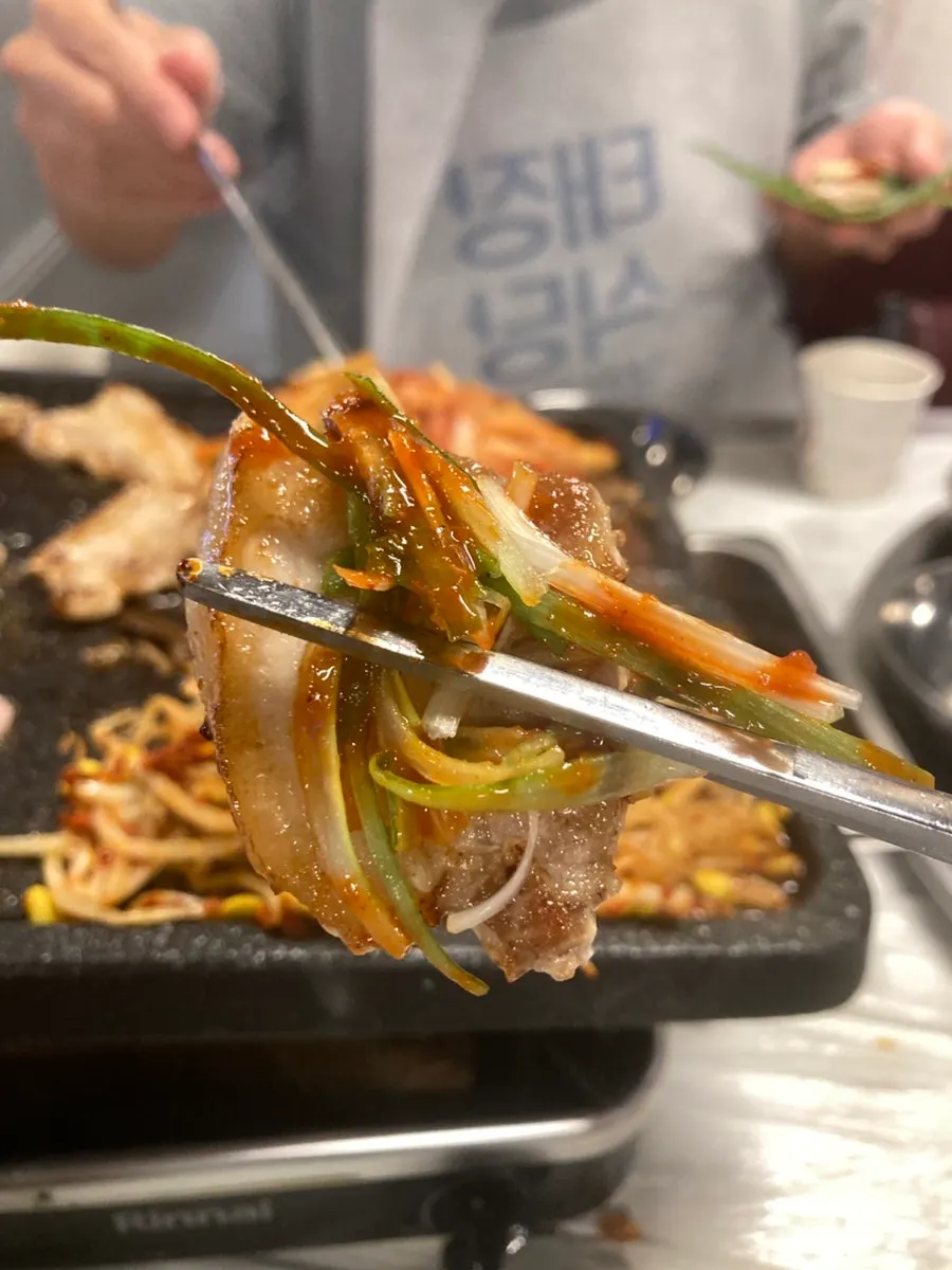Bracken fern, kimchi, and bean sprouts grilled on the pan