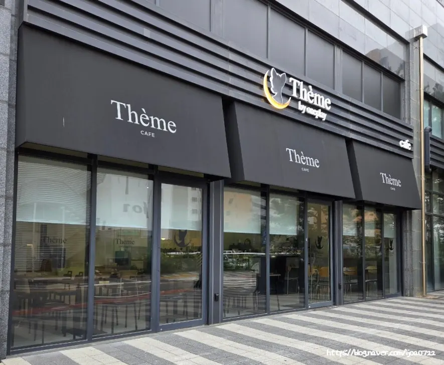 Sign for Tteum Café by Oneplay Suwon Station