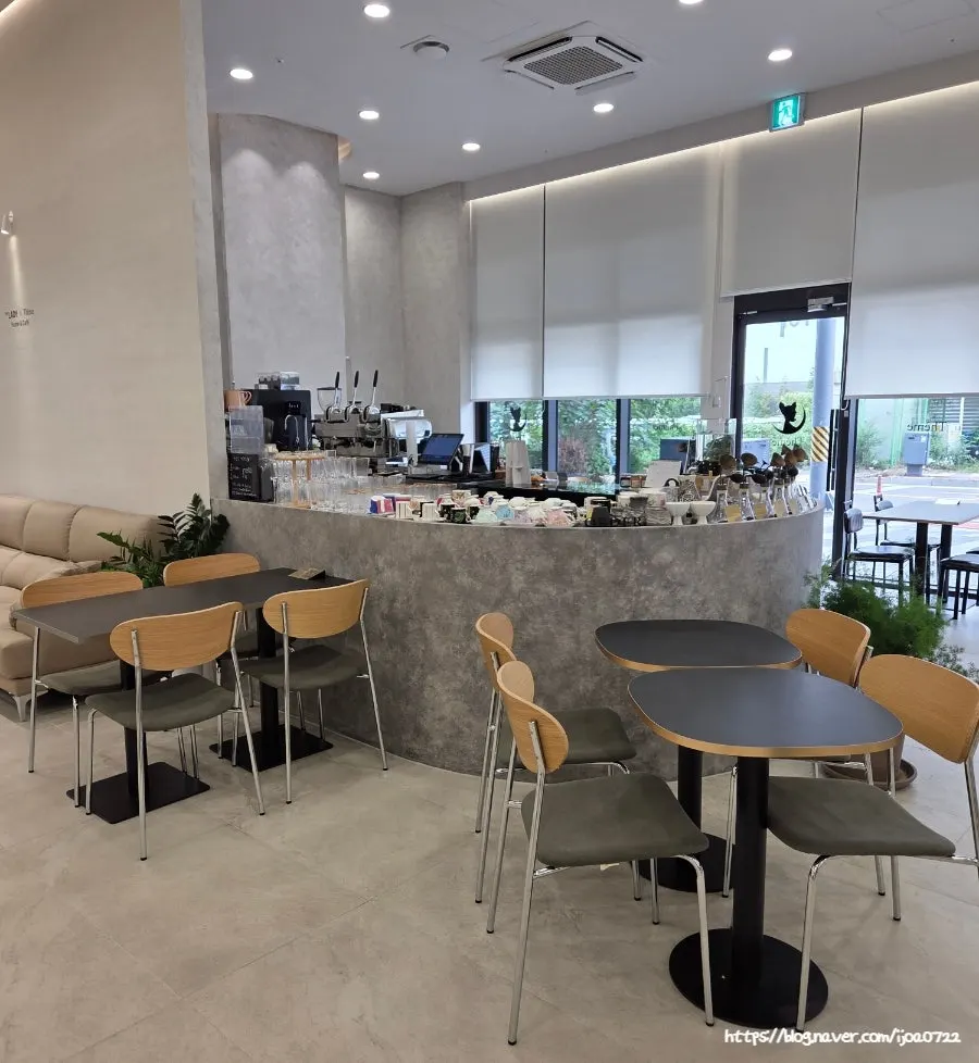Interior view of the 200-pyeong café