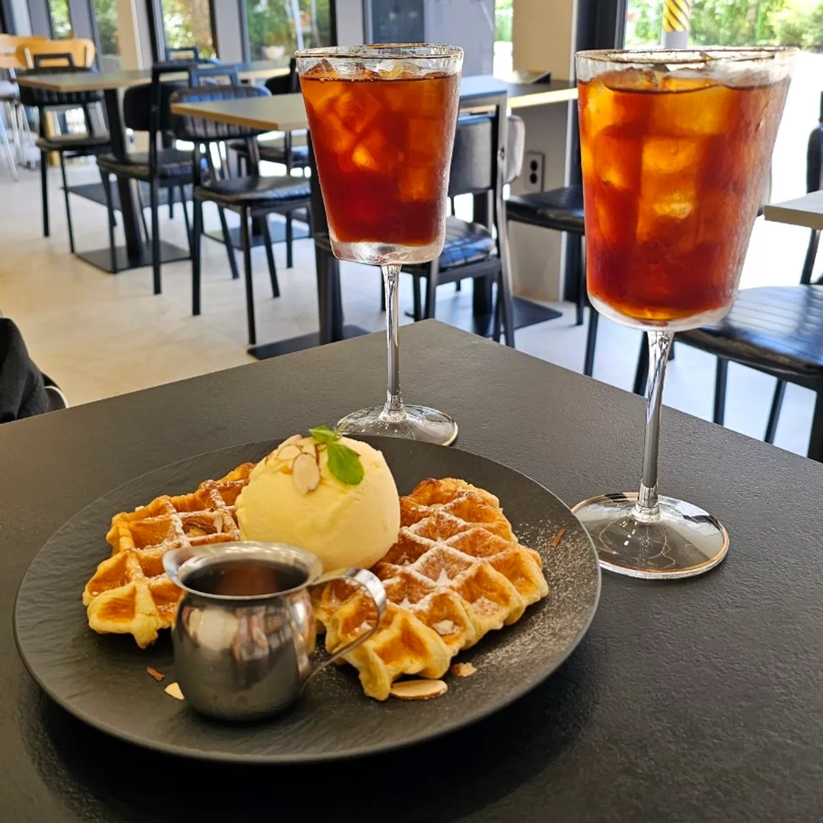 Main photo of Tteum Café by Oneplay Suwon Station