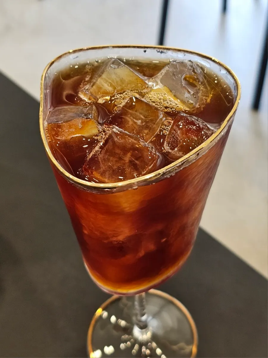 Two iced Americanos made with nutty beans