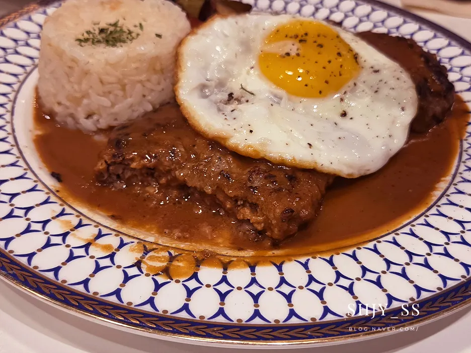 Potongan hamburg steak berukuran sekali gigit