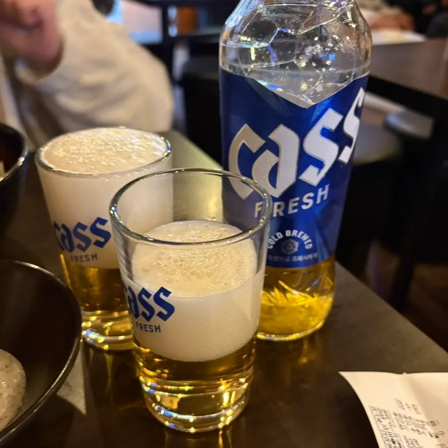 불판 없는 깔끔한 테이블 세팅
