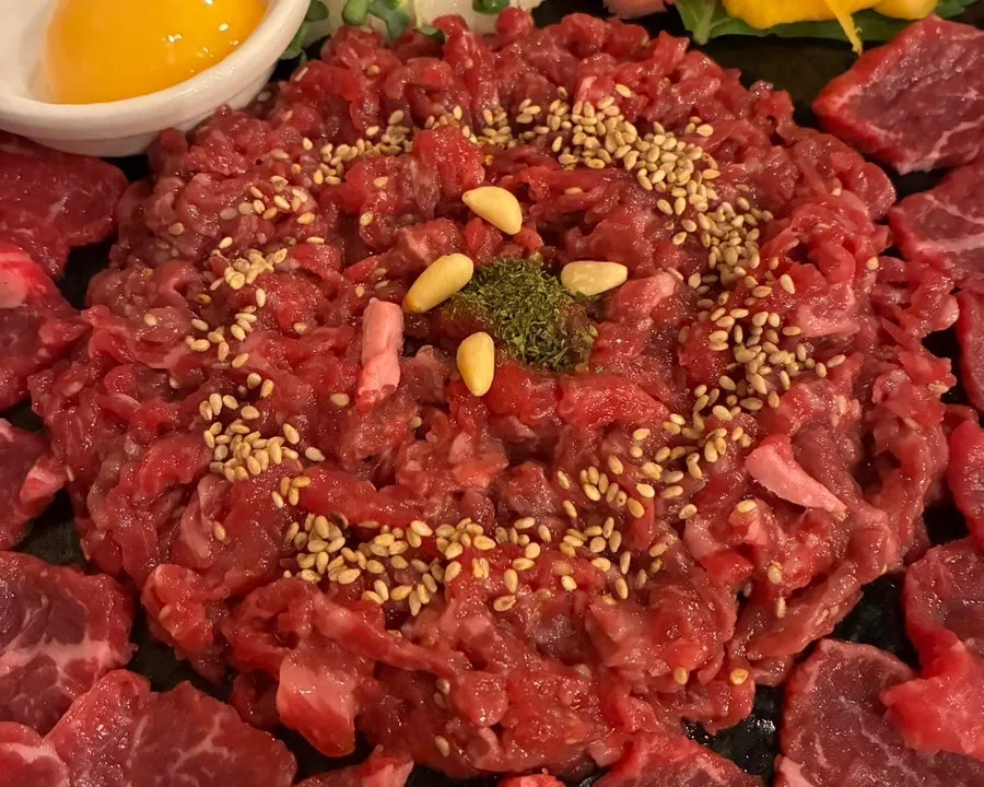 Plate of clean, gamey-smell-free hanwoo yukhoe