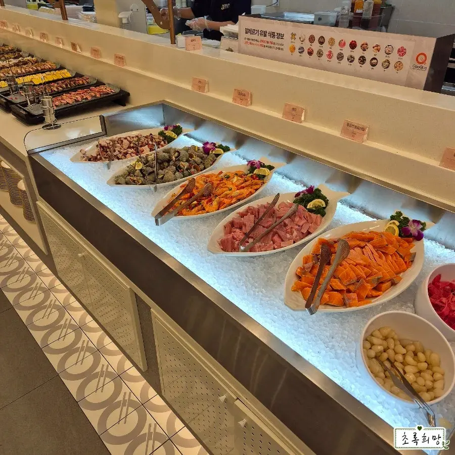 Small-sized sushi selections
