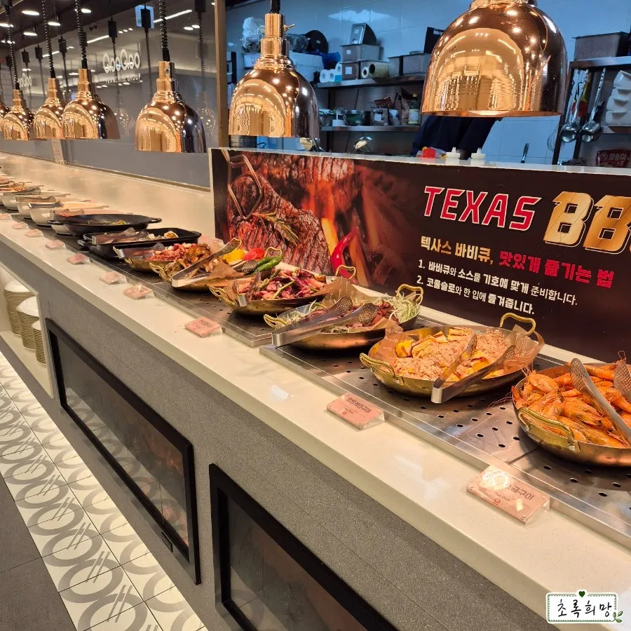 Salt-grilled shrimp and barbecue zone dishes