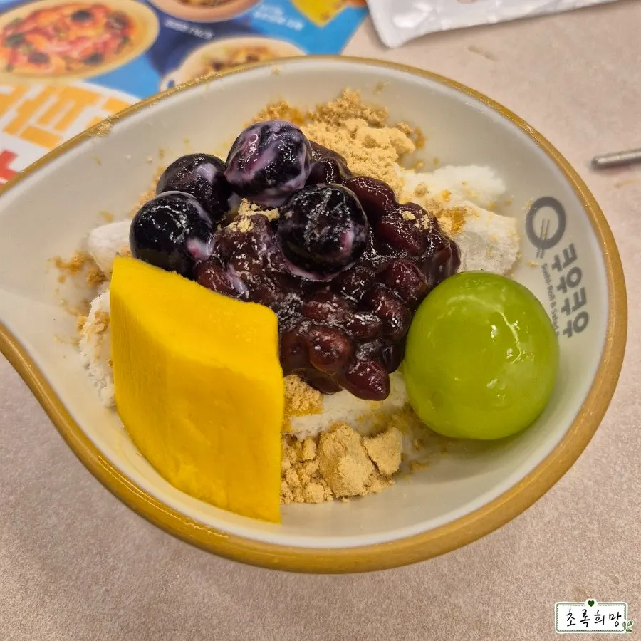 Fruit selection in the dessert corner