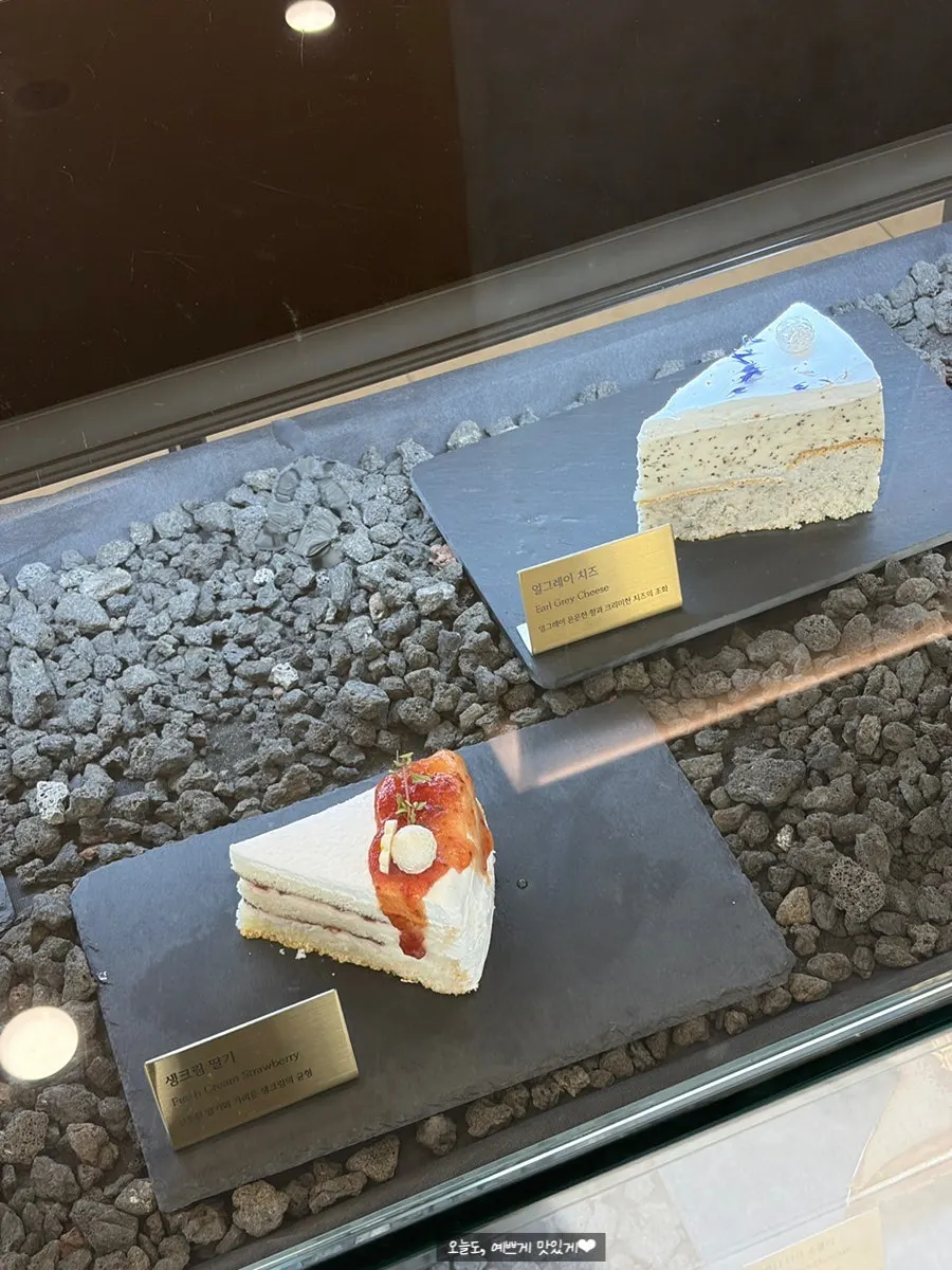 Financiers and tiramisu desserts