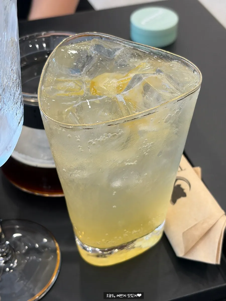 Apple yuzu ade and the ordered drinks