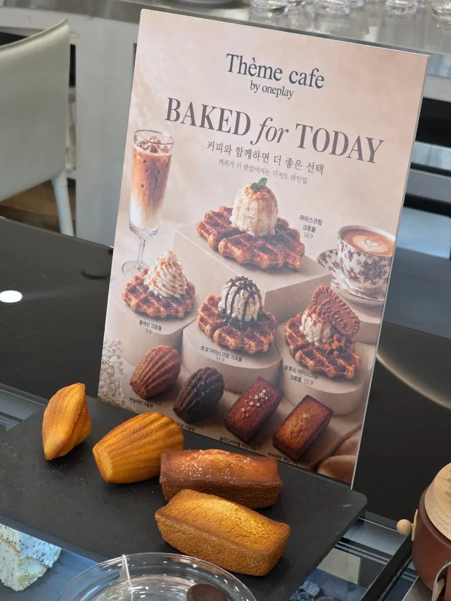 Café bar corner with hand-drip beans on display