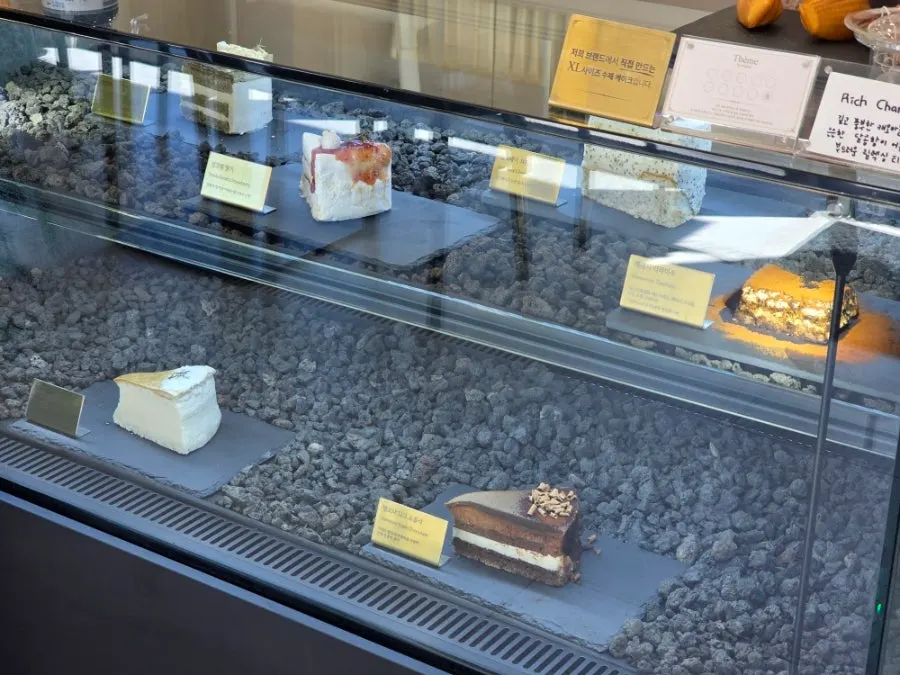 Café counter with hand-drip brewing tools