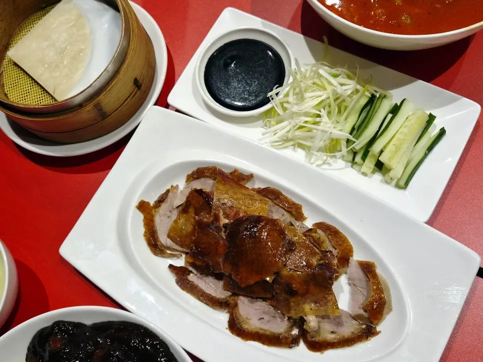 Peking duck table spread at Mirim Yangjang Time Villas Suwon Branch