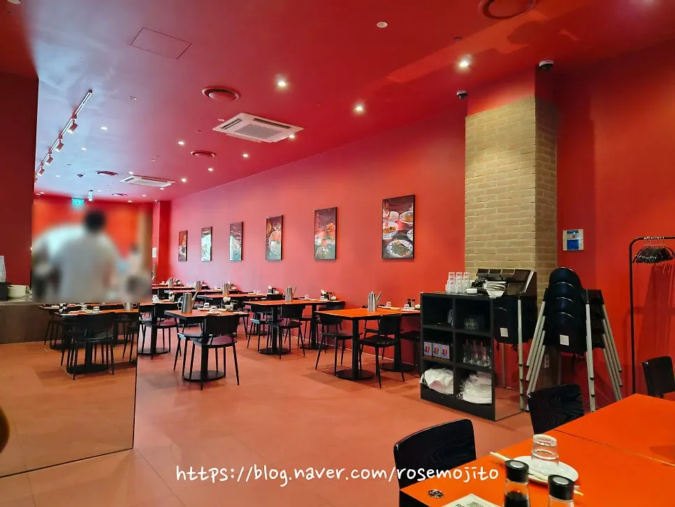 Widely spaced 4-person table at Mirim Yangjang