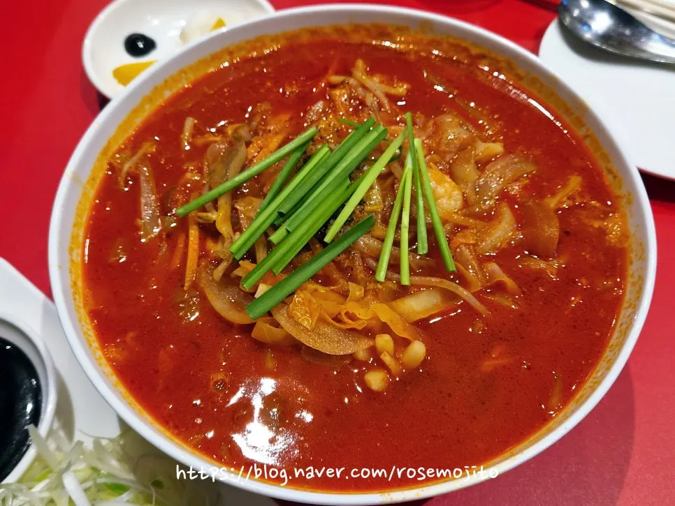 Double-portion jjamppong in a large bowl