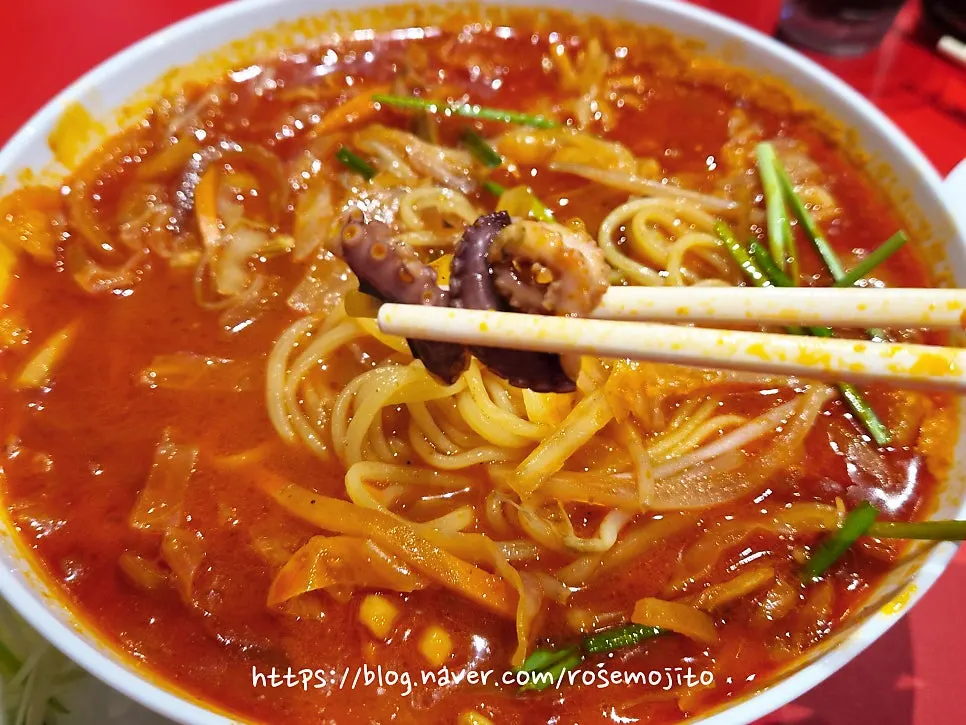 Mirim Yangjang's jjamppong loaded with seafood