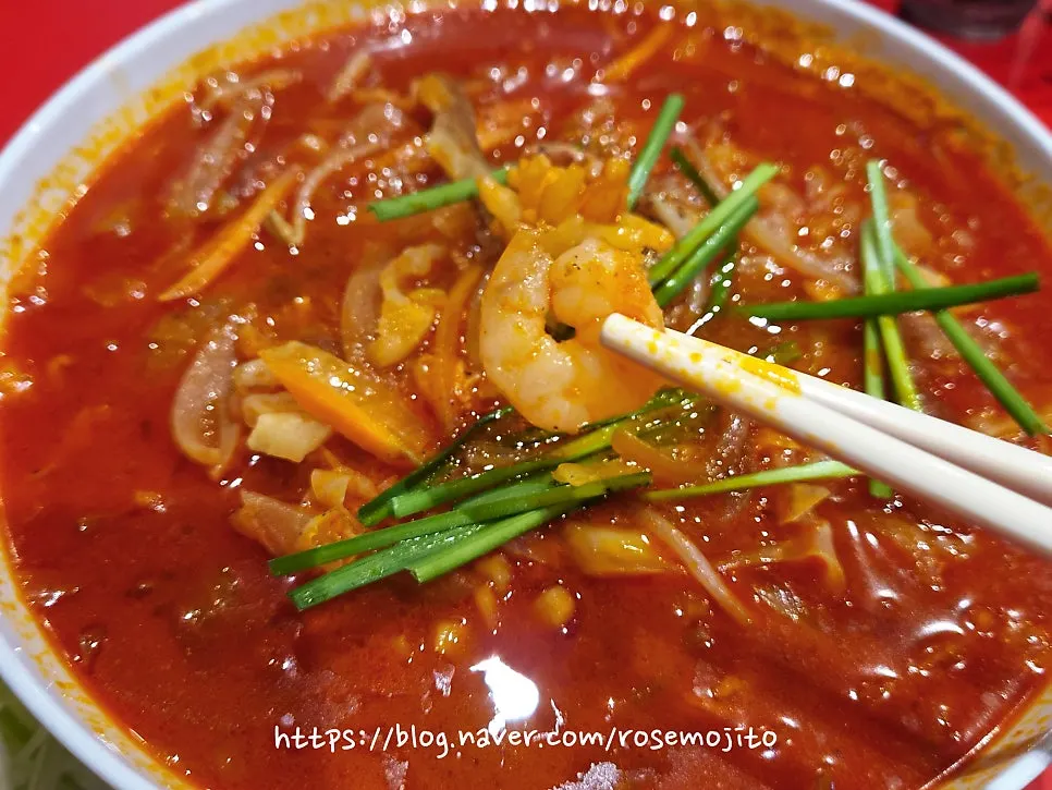 Close-up of the spicy jjamppong broth