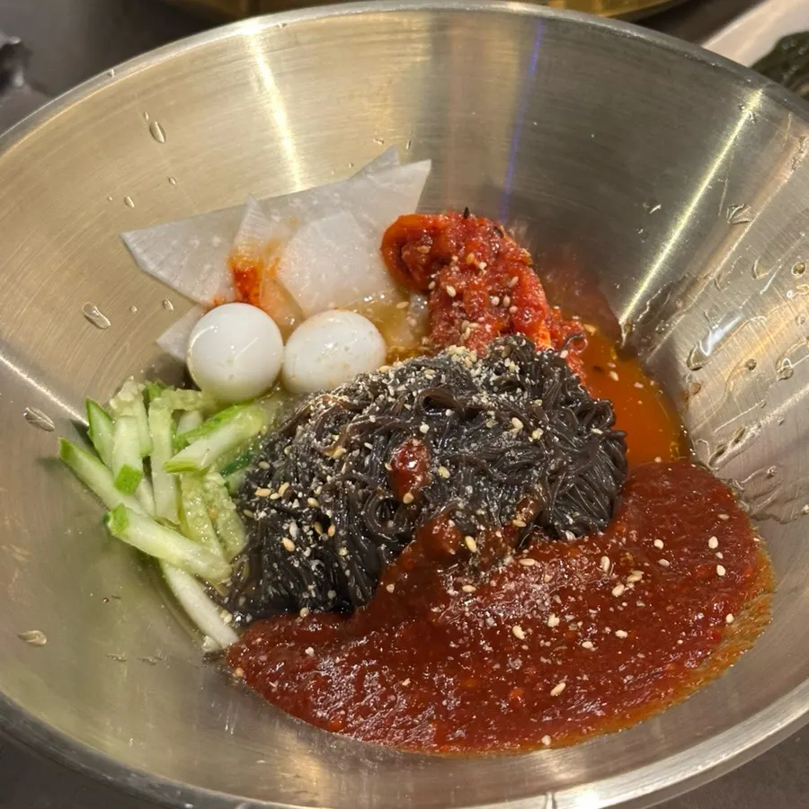 코다리가 올라간 비빔냉면