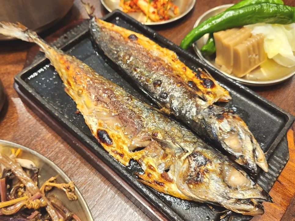 Golden-brown grilled mackerel
