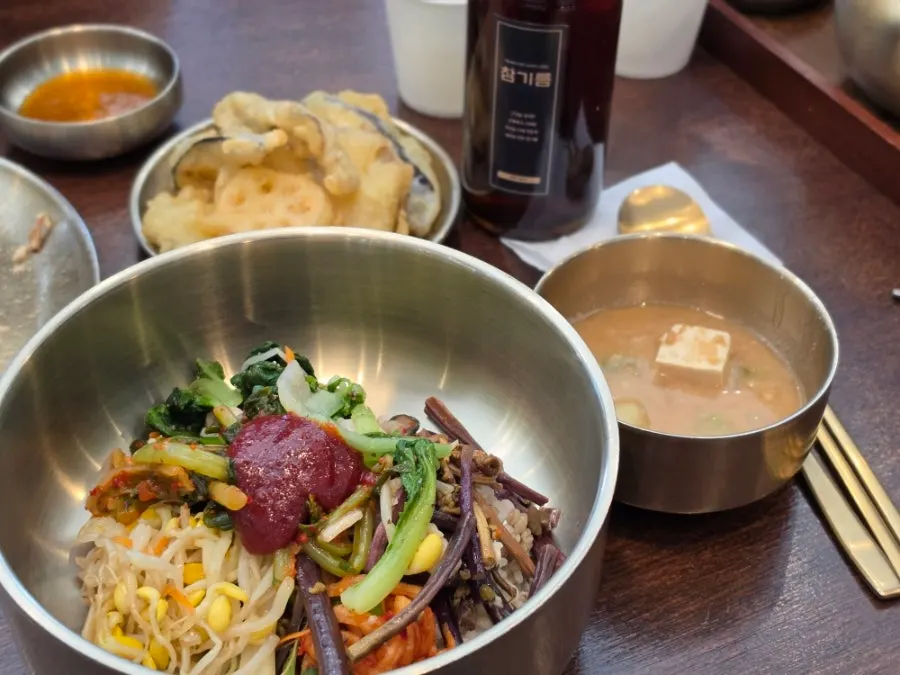 ポリオク本店の麦飯定食一式