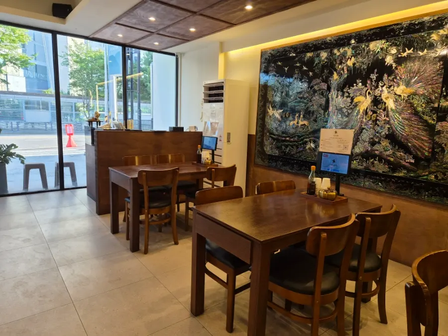 Table seating at Boriook Main Branch