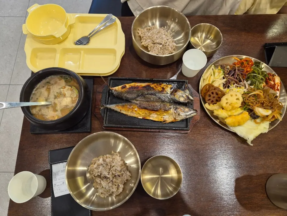 Full table spread of the mackerel half-portion set