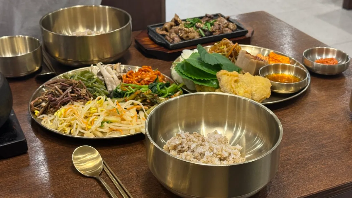 A full barley rice spread at Boriook Main Branch in Yeongtong, Suwon