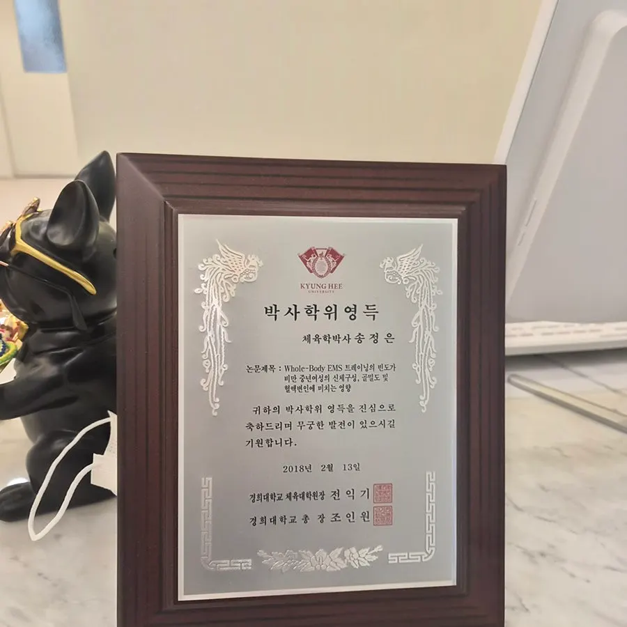 Sign showing Xpa's head instructor's certifications