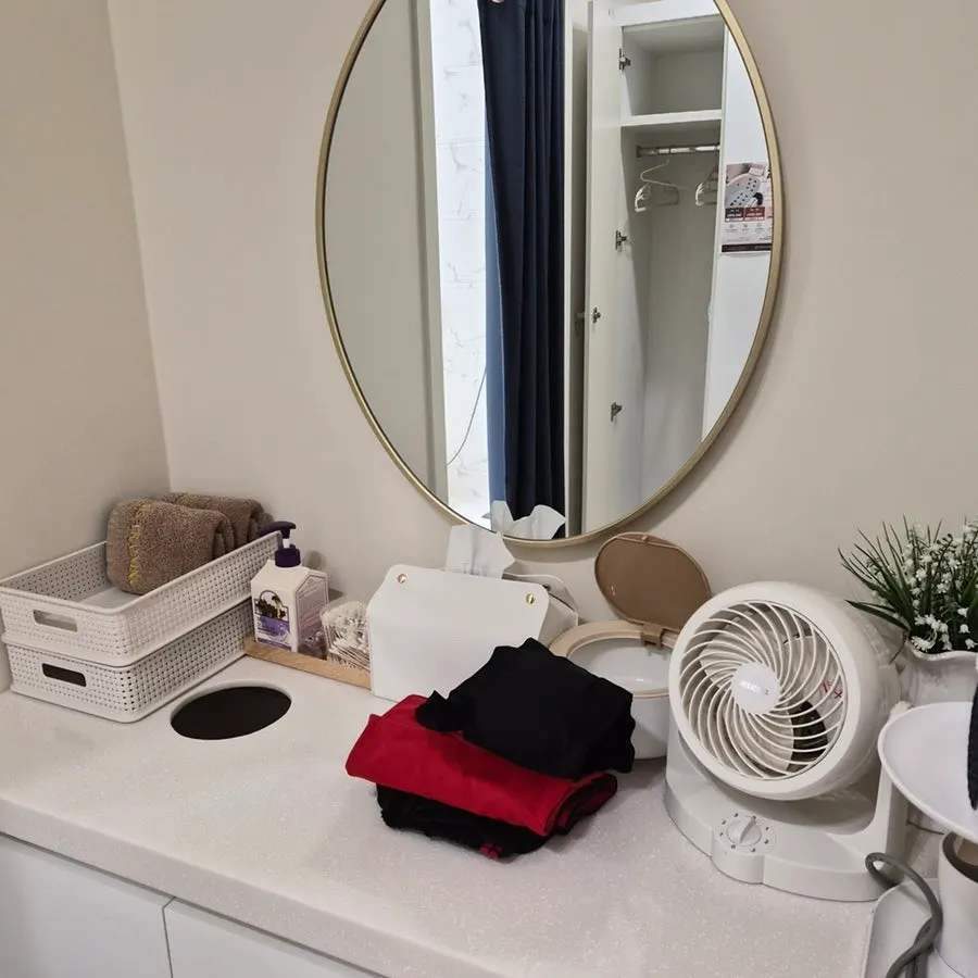 Private room with an EMS spa tub