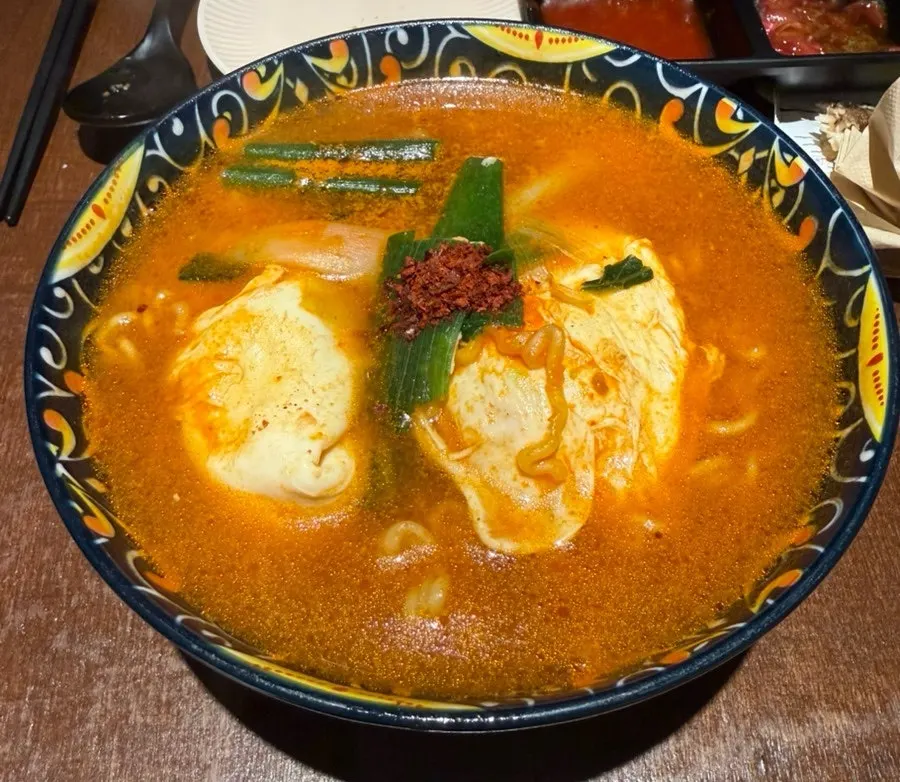 Gyeduman with two eggs mixed in