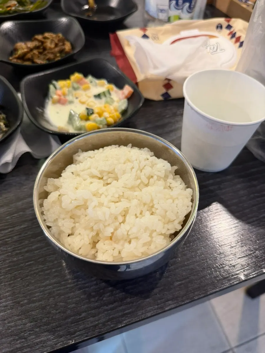 A bowl of rice ordered alongside the agu suyuk