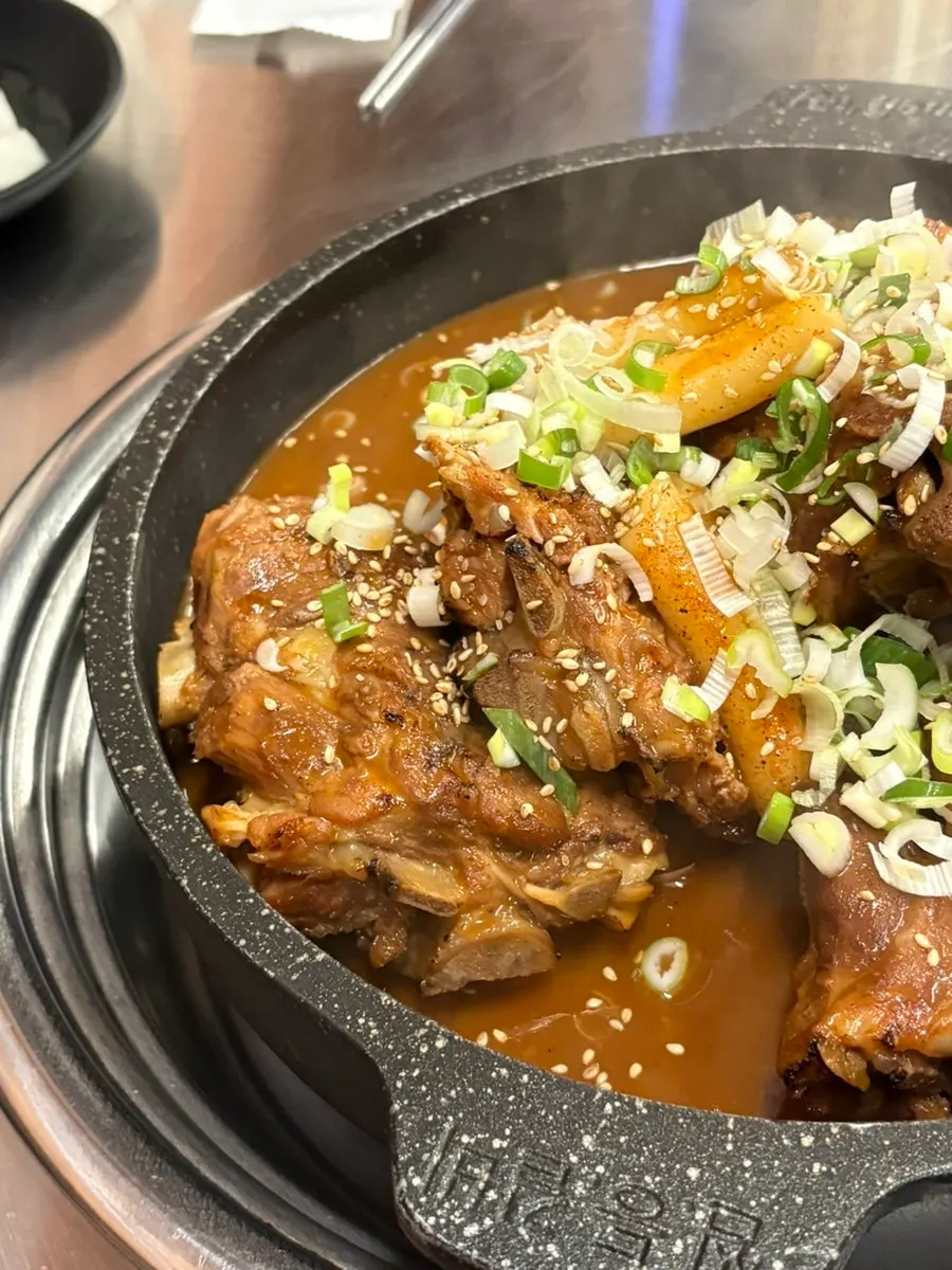 Spicy bone grill paired with a glass of draft beer