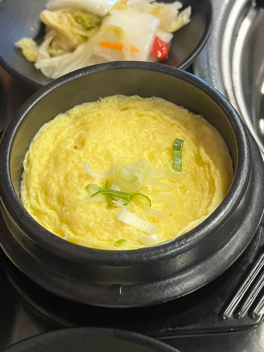 Side dishes served with grilled bones