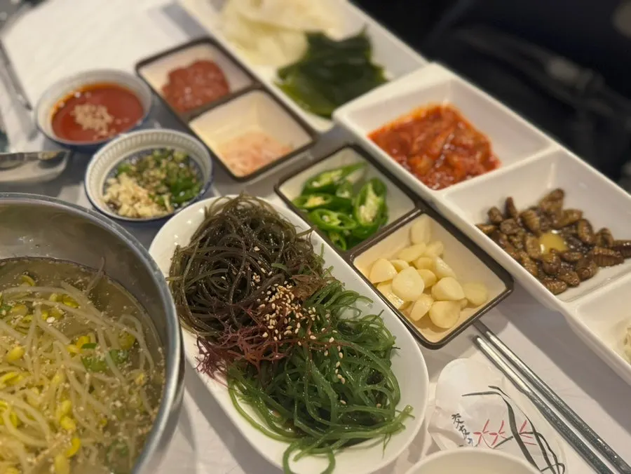 테이블에 준비된 메뉴판