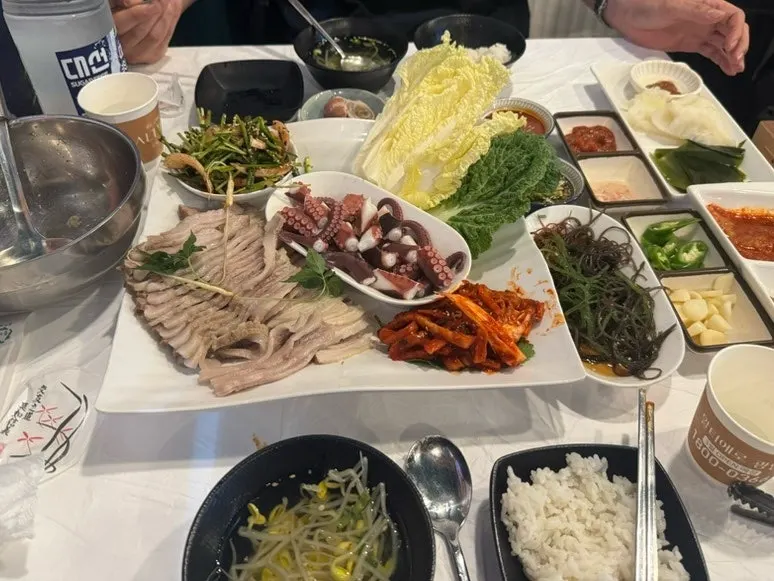 초장에 찍어 먹는 문어 머리